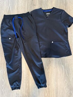 Fabletics Women’s Black Scrub Top and Pants Set- Modern Fit
